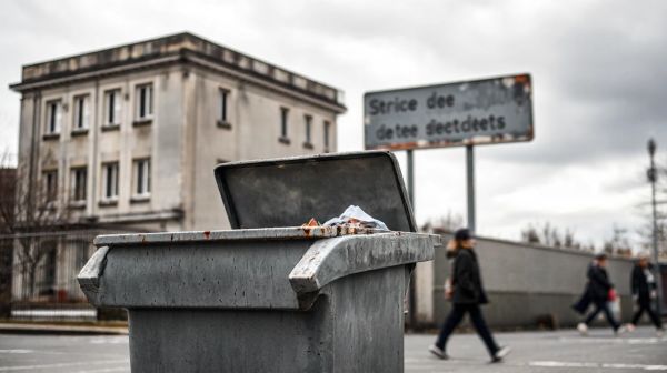 Évacuer des déchets : les tarifs de location de benne expliqués