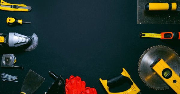 Les bases de la menuiserie pour débutants : techniques et outils indispensables